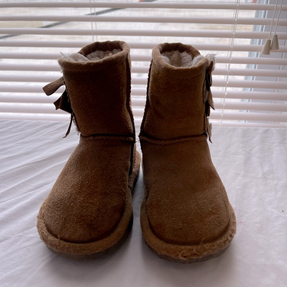 Kookaburra by Uggs boots for toddler girl size 4 color brown